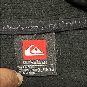 Quiksilver Men’s XL Black Pullover Hoodie – Embossed Logo – Streetwear Classic